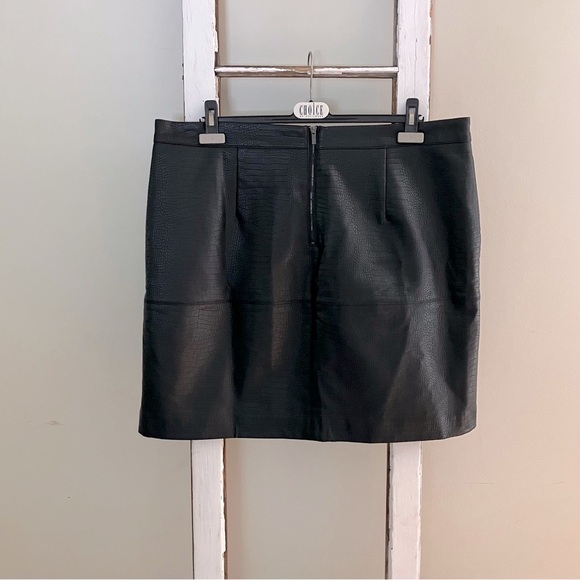 Reitmans Rock & Shine Black Faux Leather Reptile Embossed Skirt - Plus Size 18 - Picture 2 of 9